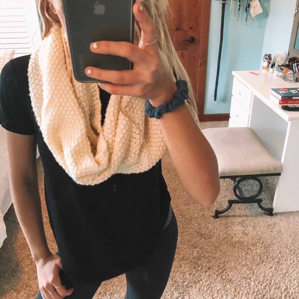 Knit White/Cream Scarf